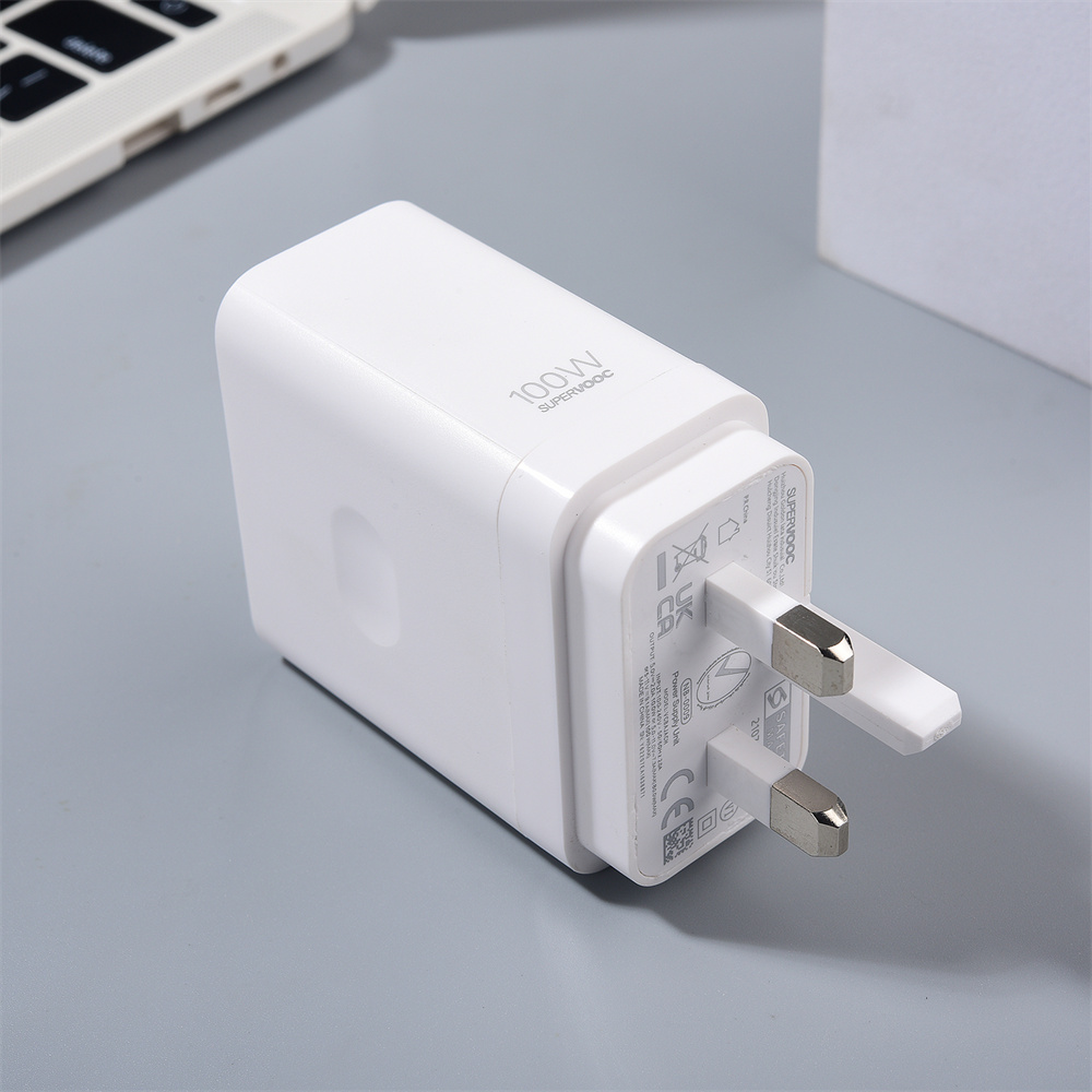 100W Max Supervooc-oplader UK  - Realme Gt 6 recensie en prijs
